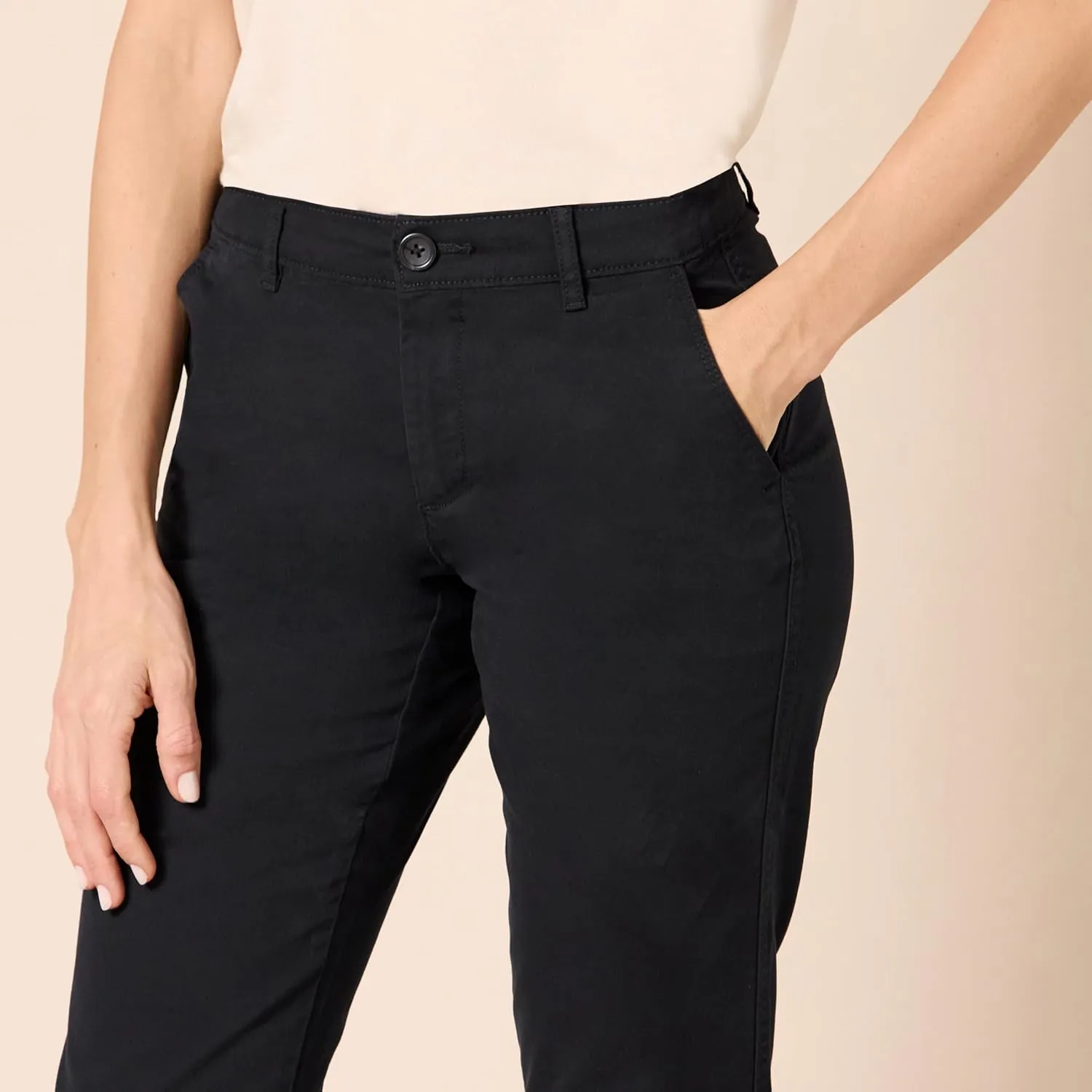 Amazon Essentials Women's Curvy Straight-Fit Stretch Twill Chino Pant