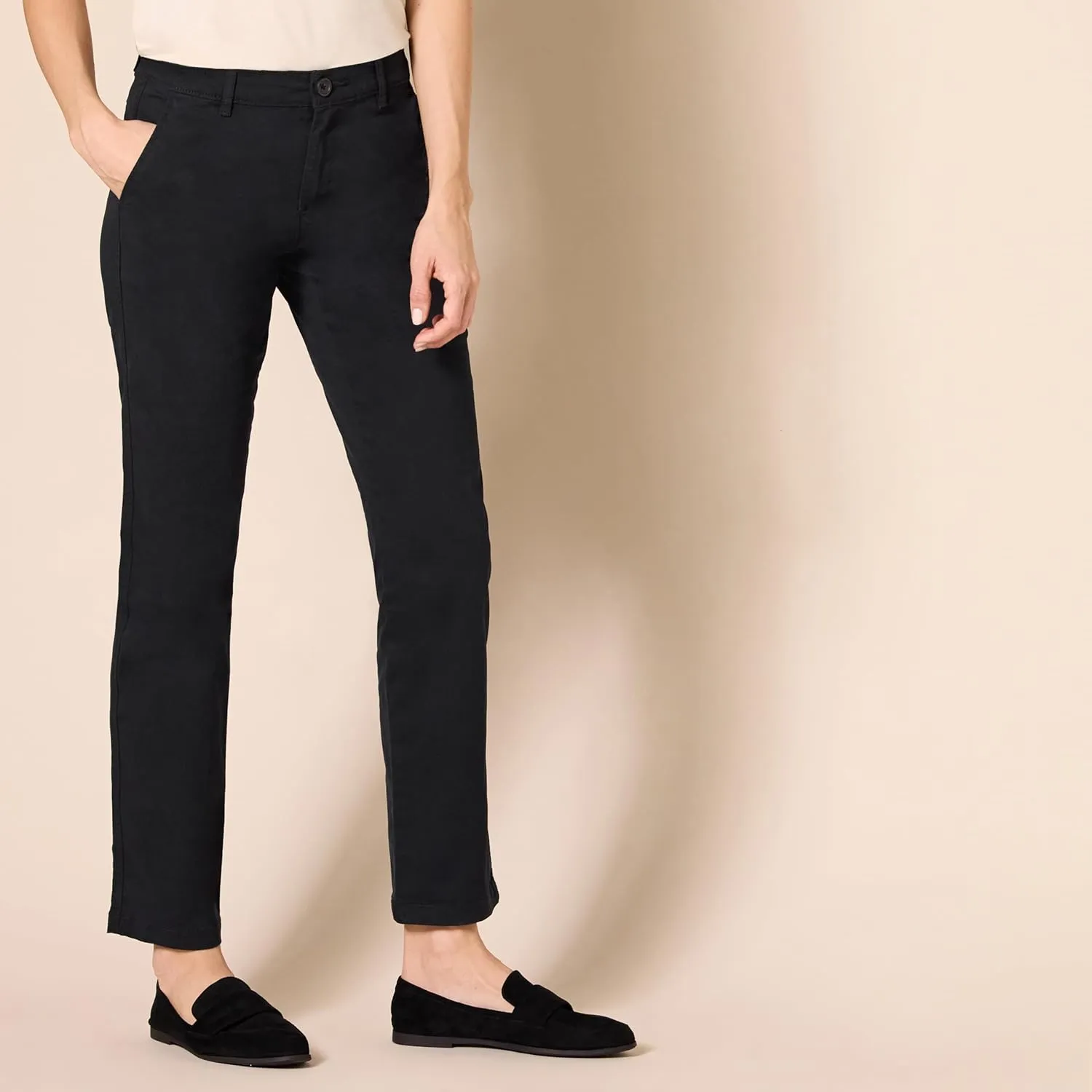 Amazon Essentials Women's Curvy Straight-Fit Stretch Twill Chino Pant