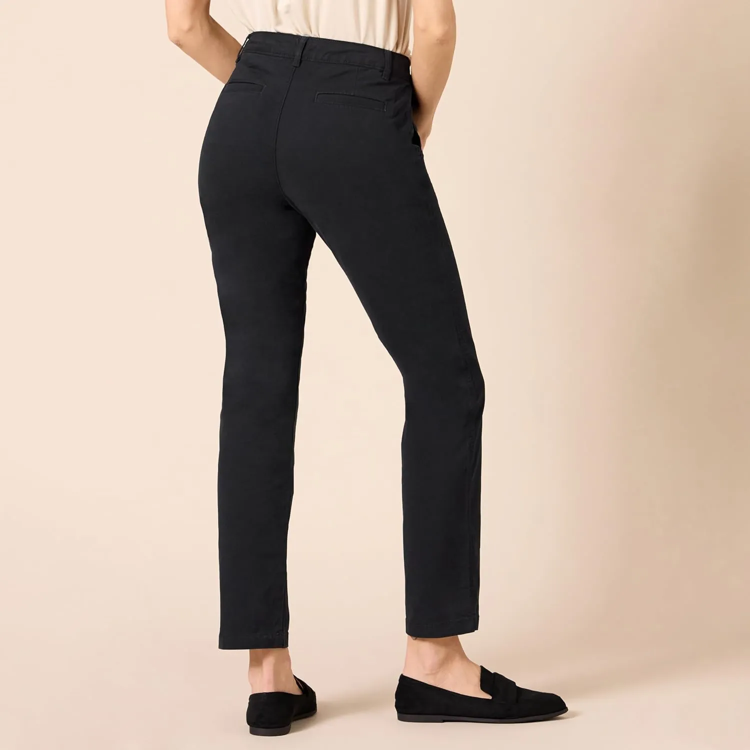 Amazon Essentials Women's Curvy Straight-Fit Stretch Twill Chino Pant