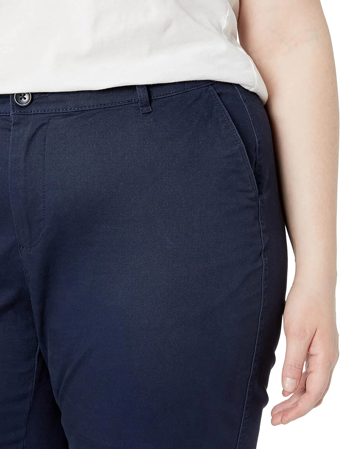 Amazon Essentials Women's Mid-Rise Slim-Fit Cropped Tapered Leg Khaki Pant (Available in Plus Size)