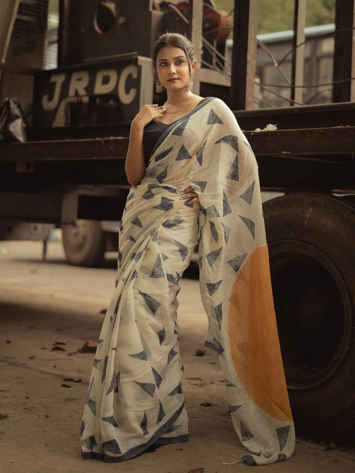 Geometry triangle saree