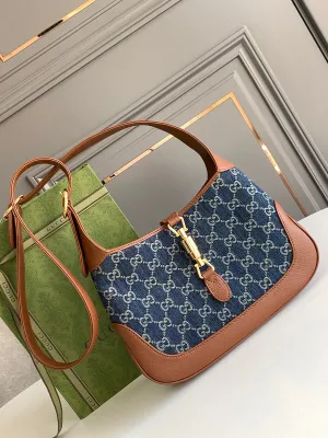 Gucci   Luxury Bags  1044