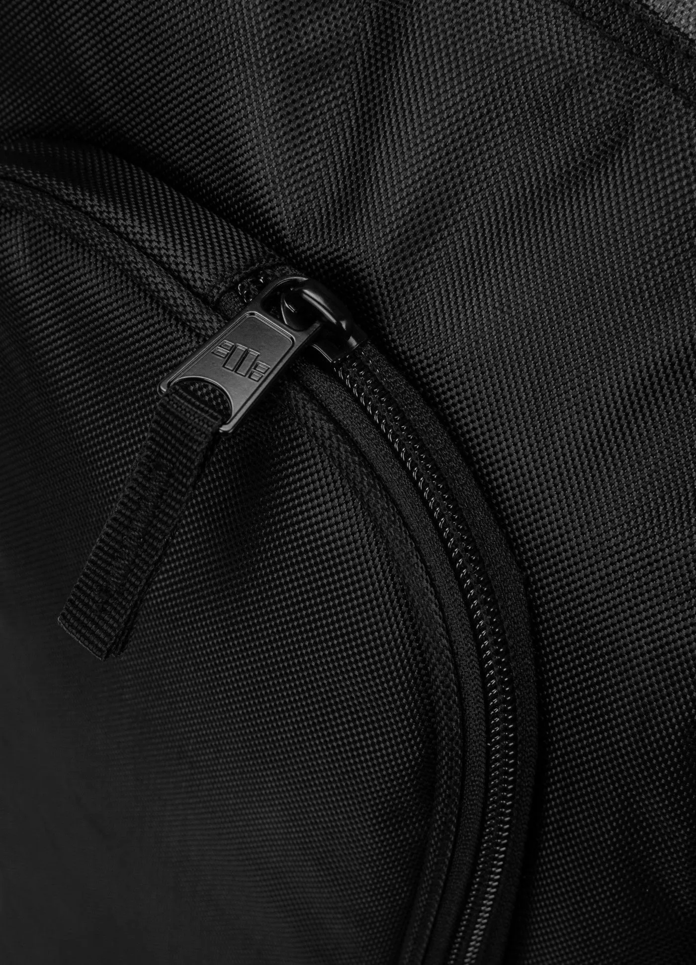 Hilltop Medium - Black/Black