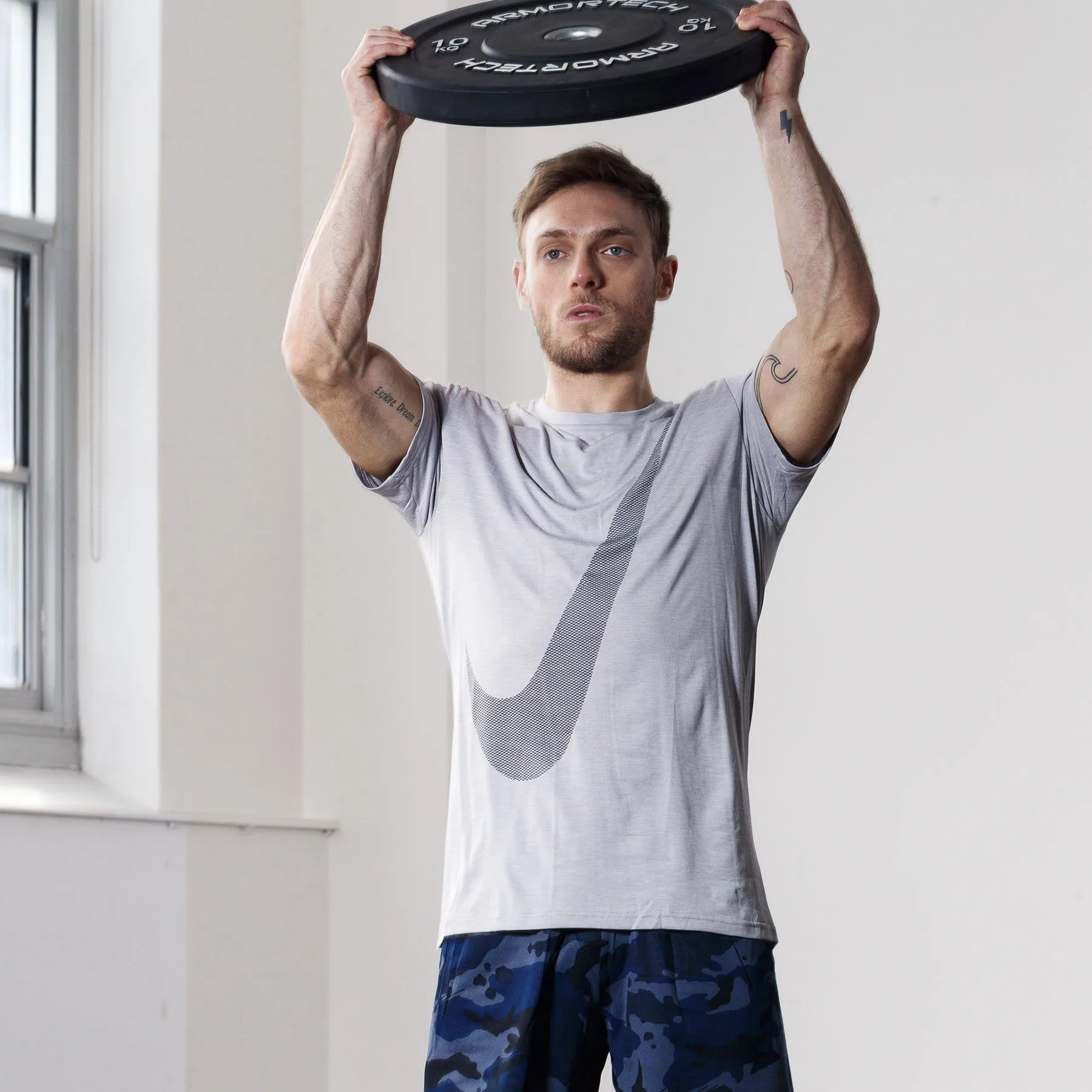 Nike Breathe - Men's Short-Sleeve Hyper Dry Training Top - Vast Grey/Atmosphere Grey/Black